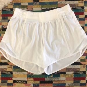Lulu lemon hotty hot 4” white shorts